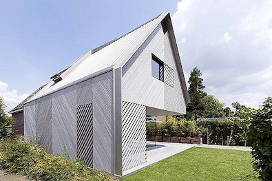 Tribine u oblacima u modernoj kući arhitekturi: Kuća W