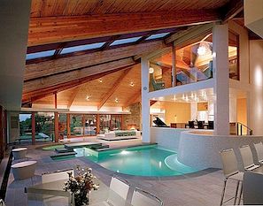 Dva velikodušna bazena i inspirativni dizajn Detalji: Pogled na kuću