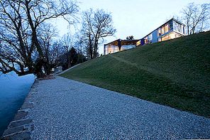 Moderní dům se nachází v Ženevě ve Švýcarsku