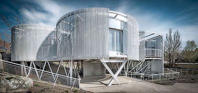 Unikt hus i Madrid gjord av tre flytande cylindrar