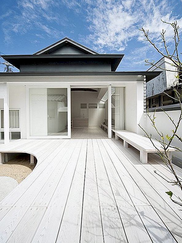 Bílá jednopodlažní rezidence v Teshimě, Japonsko