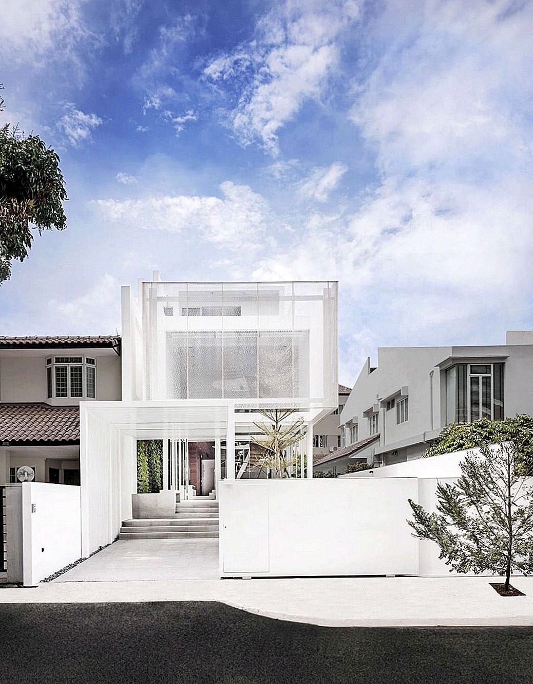 Bílá průsvitná skříňka odhaluje matici propojených prostorů: dům Greja