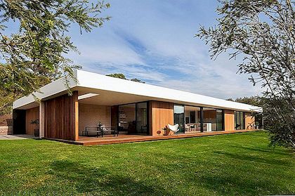 Dřevo a sklo domů v Austrálii zobrazuje "pobřežní modernitu"