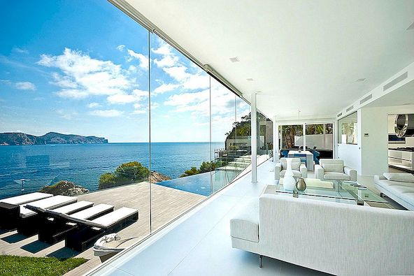 Zou het kopen van deze glazen design villa aan het water je gelukkiger maken?