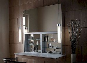 Badrumsskåp med en snygg spegeldörr som öppnas uppåt