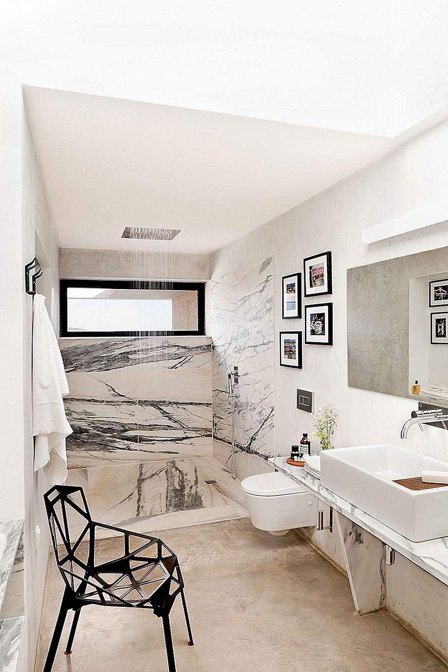 Krásné mramorové sprchové designy a dekory, které je obklopují