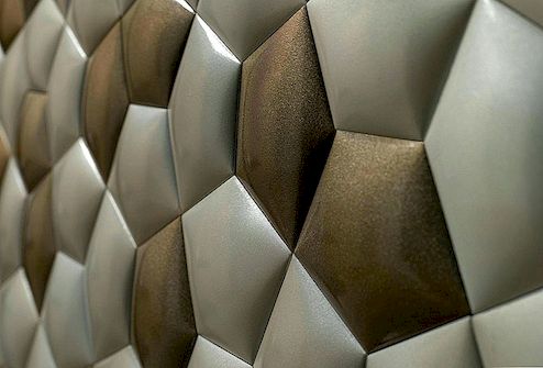 Keramická stěnová krytina inspirovaná matematickými vzory v přírodě