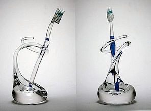 Creatieve glazen tandenborstelhouders van Brad Turner