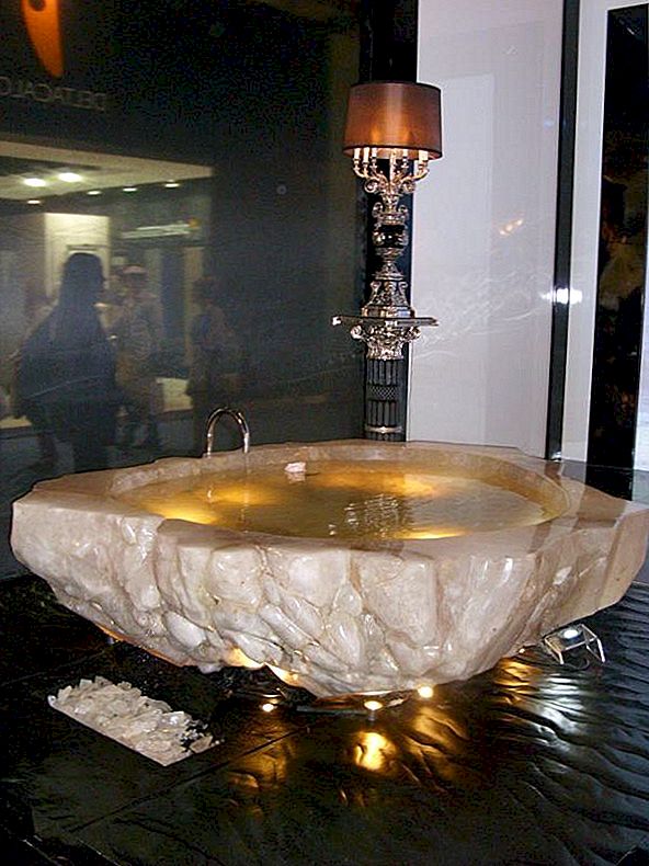 King-Size Stone Bathtub, Milaan 2010. Waar zou u het plaatsen?
