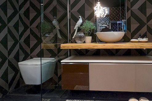 Moderne badkamer ijdelheid ontwerpen en de accessoires die hen aanvullen