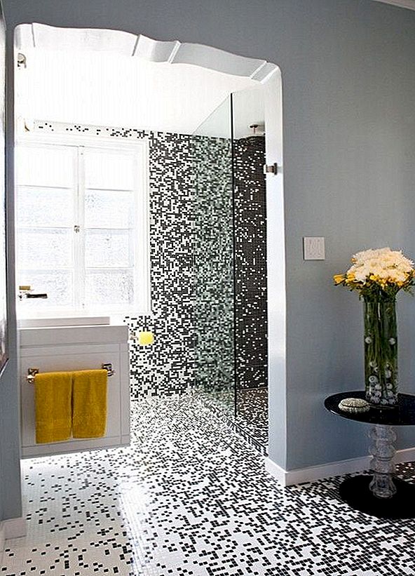 Pixilated badkamerontwerp gemaakt met mozaïek badkamertegels
