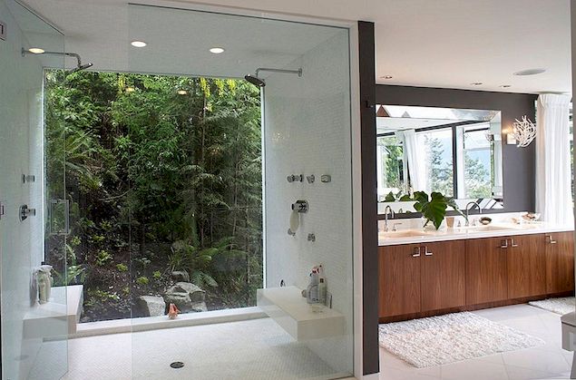 Fönstret i duschdilemma i det moderna hemmet