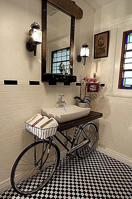 Nekonvencionalni dizajn kupaonice s ugrađenim biciklima