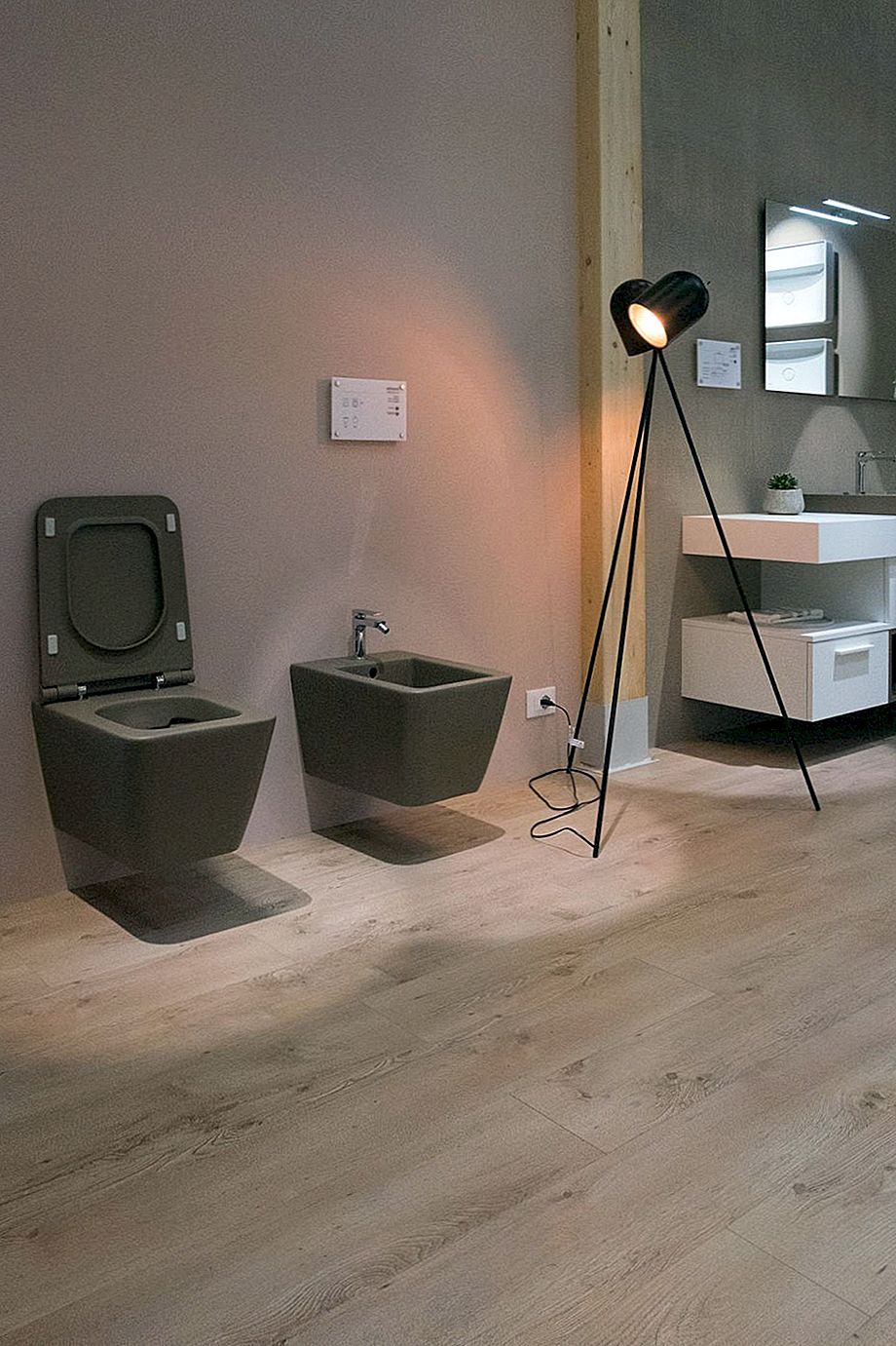 Επιτοίχιες συλλογές τουαλέτας άξια όλου του σύγχρονου σπιτιού