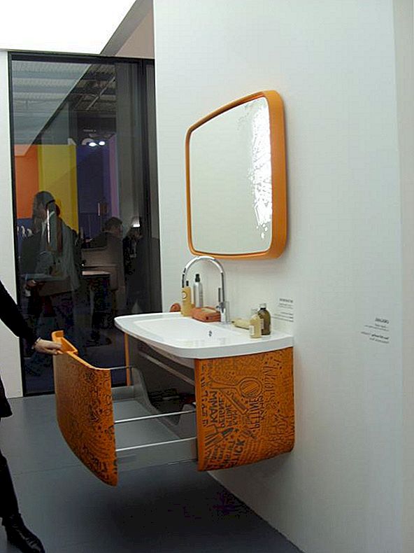 Jeugdige oranje badkamer, Milaan 2010