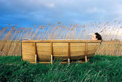 Viking Bath Boat door Wieki Somers