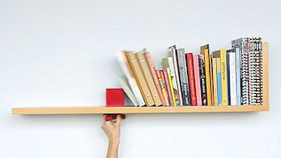 Een boekenplank die uw boeken rechtop houdt