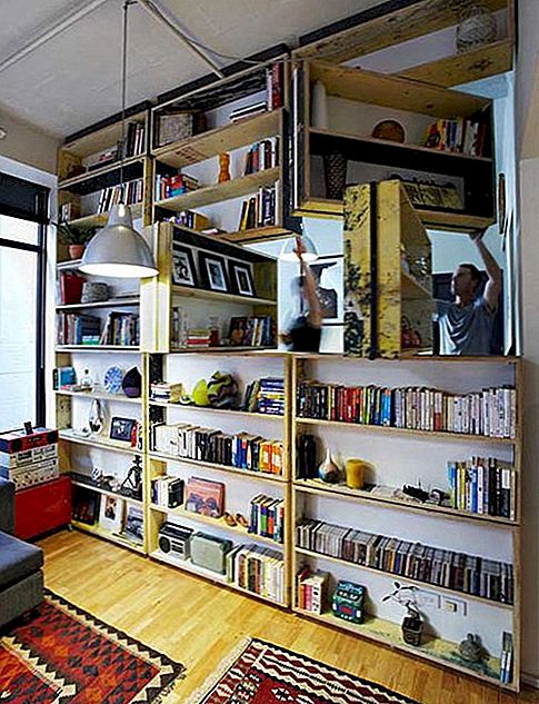 Roterende boekenkastwand gemaakt van gerecyclede materialen
