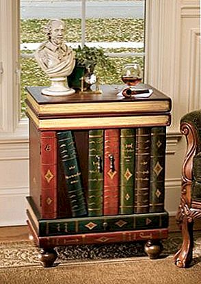 Dřevěný postranní stůl Lord Byron