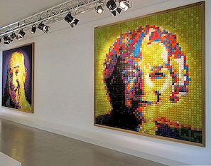 6,728 farget klutfirkanter brukes til å lage stoffpolstret portretter [Video]