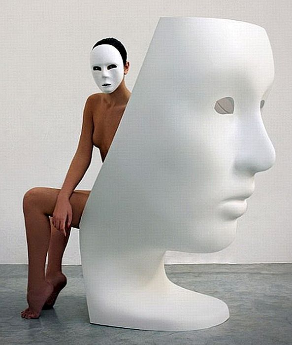 面具形状的惊人椅子：米兰2010