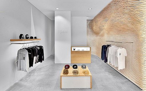 Buková dřevěná tyčinka zdobí interiér Boutique MRQT ve Stuttgartu
