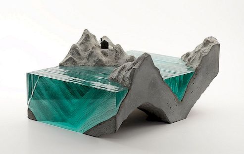 Ben Young je ručně vyrobená skleněná socha inspirovaná oceánskými vlnami