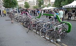 聪明的自行车架概念：停放10辆自行车而不是一辆汽车