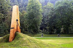 Coole Giant Houten Clip die Stedelijke Kunst in België promoot