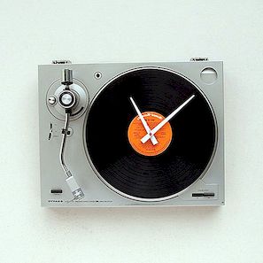 Cool Turntable Wall Clock, pagodinājums pagātnes mūzikai