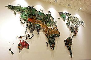 Nākotnes attēlojums: pasaules karte, kas izgatavota no pārstrādātām datoru sastāvdaļām