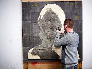 Boren van duizenden schroeven voor ongebruikelijke 3D-muurschilderingportretten