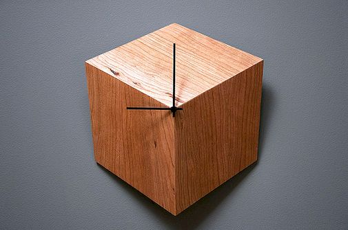 Geometric Minimalism: The Fascinating 3P Clock door Robocut Studio