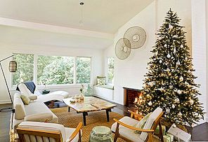 Hoe uw kamer rond uw kerstboom te regelen