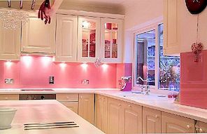 如何用粉红色治疗无聊的厨房