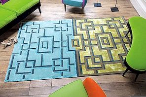 如何在您的大胆地毯周围设计您的房间装饰