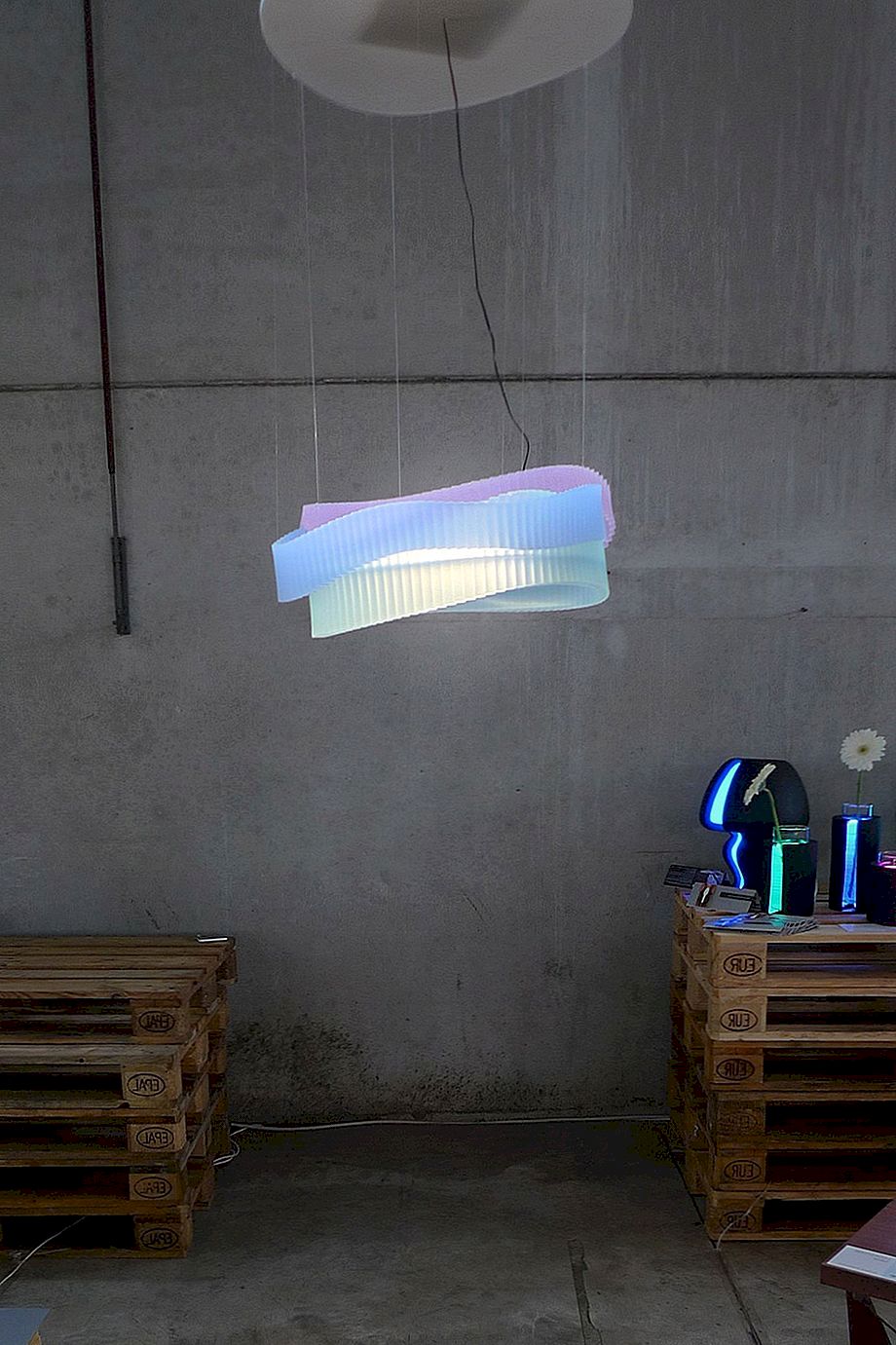 Inspirován světelnými a zvukovými vlnami: Symfonický lampový lustr