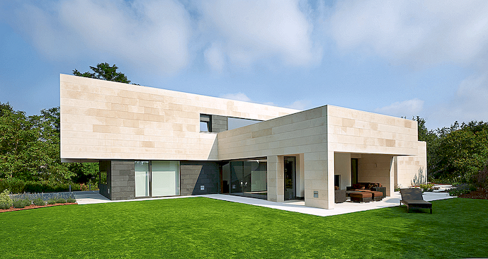 Limestone Home in Spain Creëert Seamless Living Space