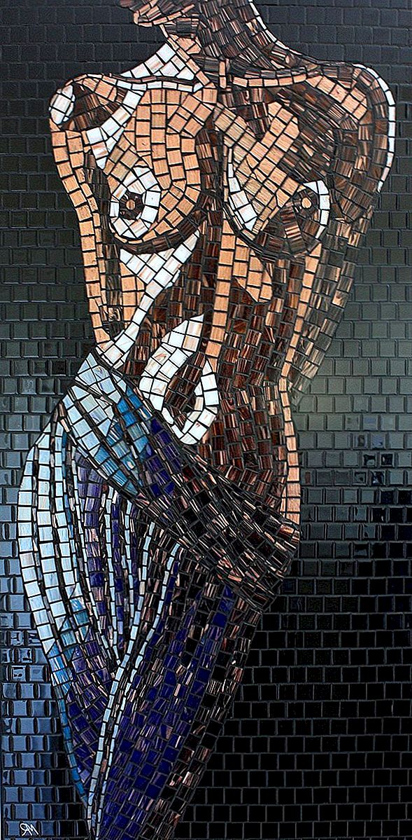 Menininko Marko Robertso provokuojantis rankomis sukurtas stiklo mozaika