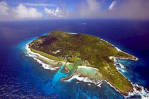 Samotný ostrov Frégate Private Four stupně jižně od rovníku