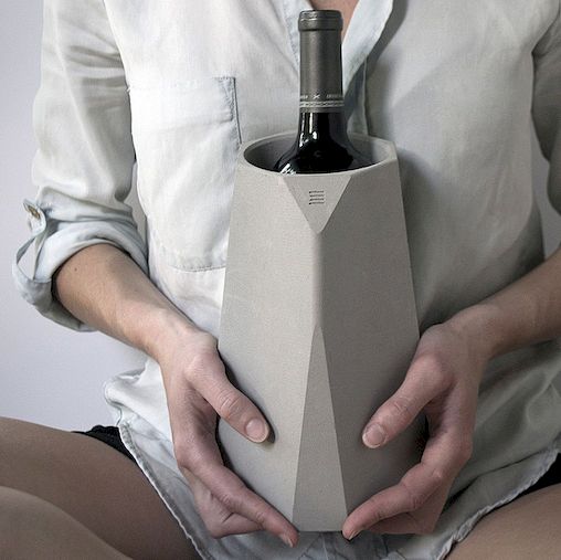 Sofistikovaný chladič vína z betonu Corvi pro uložení vaší oblíbené ročníku