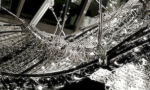 激浪，一个摇摆的穆拉诺玻璃雕塑