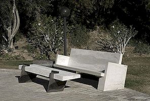 Tilted Concrete Sofa and Coffee Table door Taylor Donsker