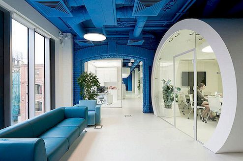 Vibrantly Colored Media Agency Office Design i Moskva