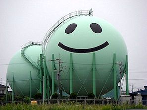 Visuell-vänlig gasindustri: Dekorerad tank i Japan