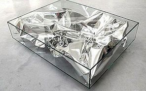 Bright Silver Crush Table od Fredriksona Stallarda