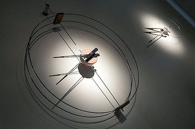 Μοντέρνα και δροσερά ρολόγια τοίχου που ευνοούν την εμφάνιση χωρίς παραμελημένη λειτουργία