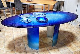 Avslappande matsalbord från Marine Glass Collection
