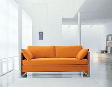 Ένας καναπές που μπορεί να μετατραπεί σε κρεβάτι κουκέτα