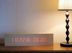 Aan: Ca Digital Wooden Clock